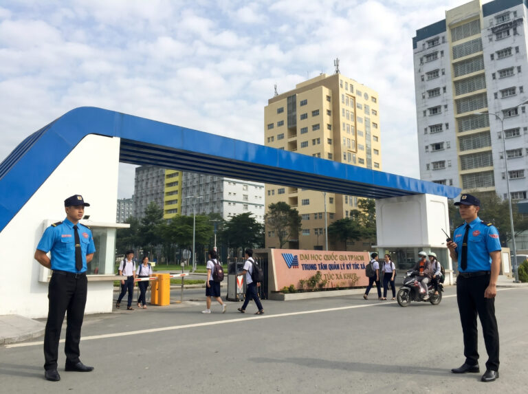 An ninh cảnh vệ tại trường học