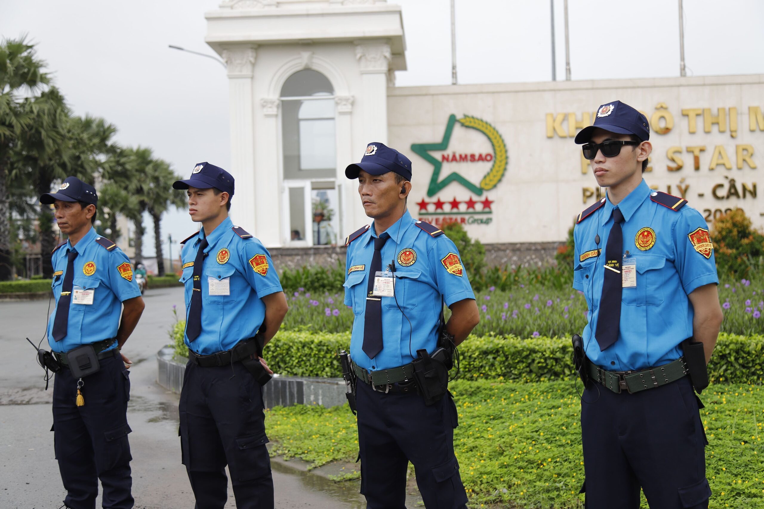 Đội ngũ bảo vệ trực công trường ca ngày